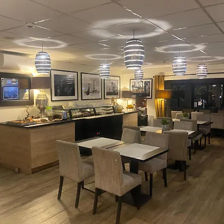 Brit Confort Orly Отель 3*